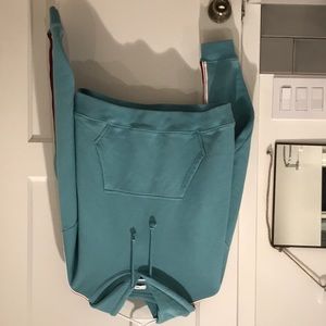 Aritzia TNA iconic hoodie